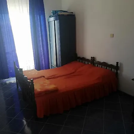 Apartman Loviste Apartment *